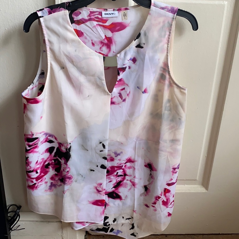 DKNYC sleeveless floral flowy top